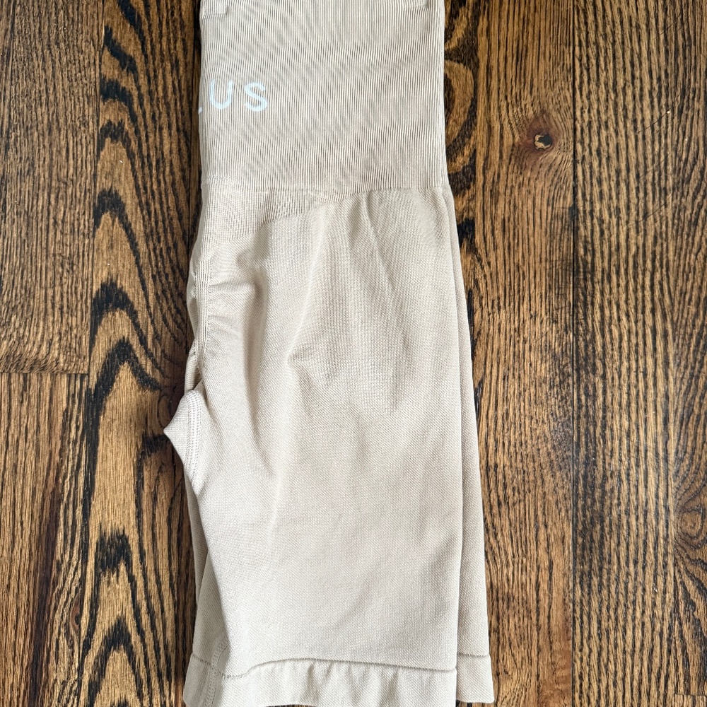 ILUS SEAMLUX SHORTS